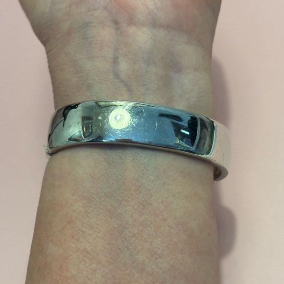 BCBGeneration Silver Tone Blue Crystal Stretch Bracelet - Picture 2 of 6